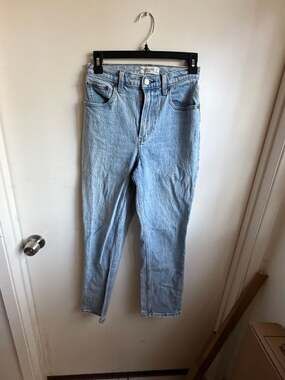 Abercrombie & Fitch The '90s Straight Ultra High Rise Jeans Size 26/2s